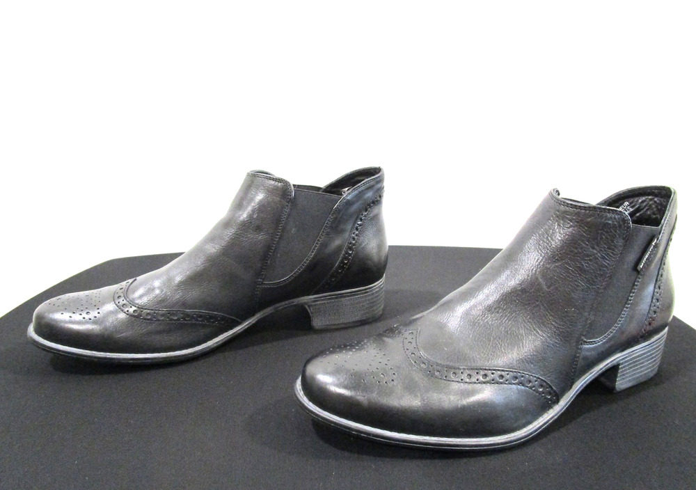 NWOB Mephisto Eleonore Black Leather Wing Tip Brogue Ankle Booties Women Sz 9
